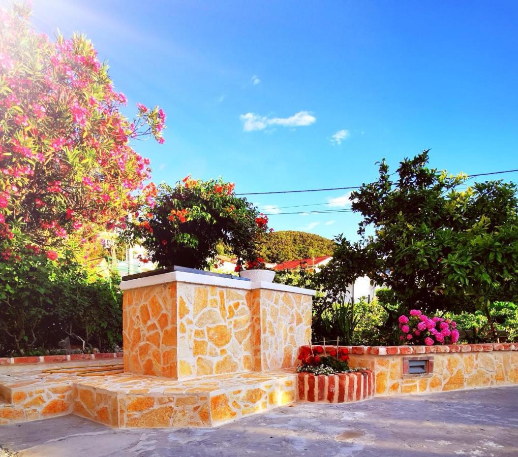 Apartmani Franciska Rab Town Buitenkant foto
