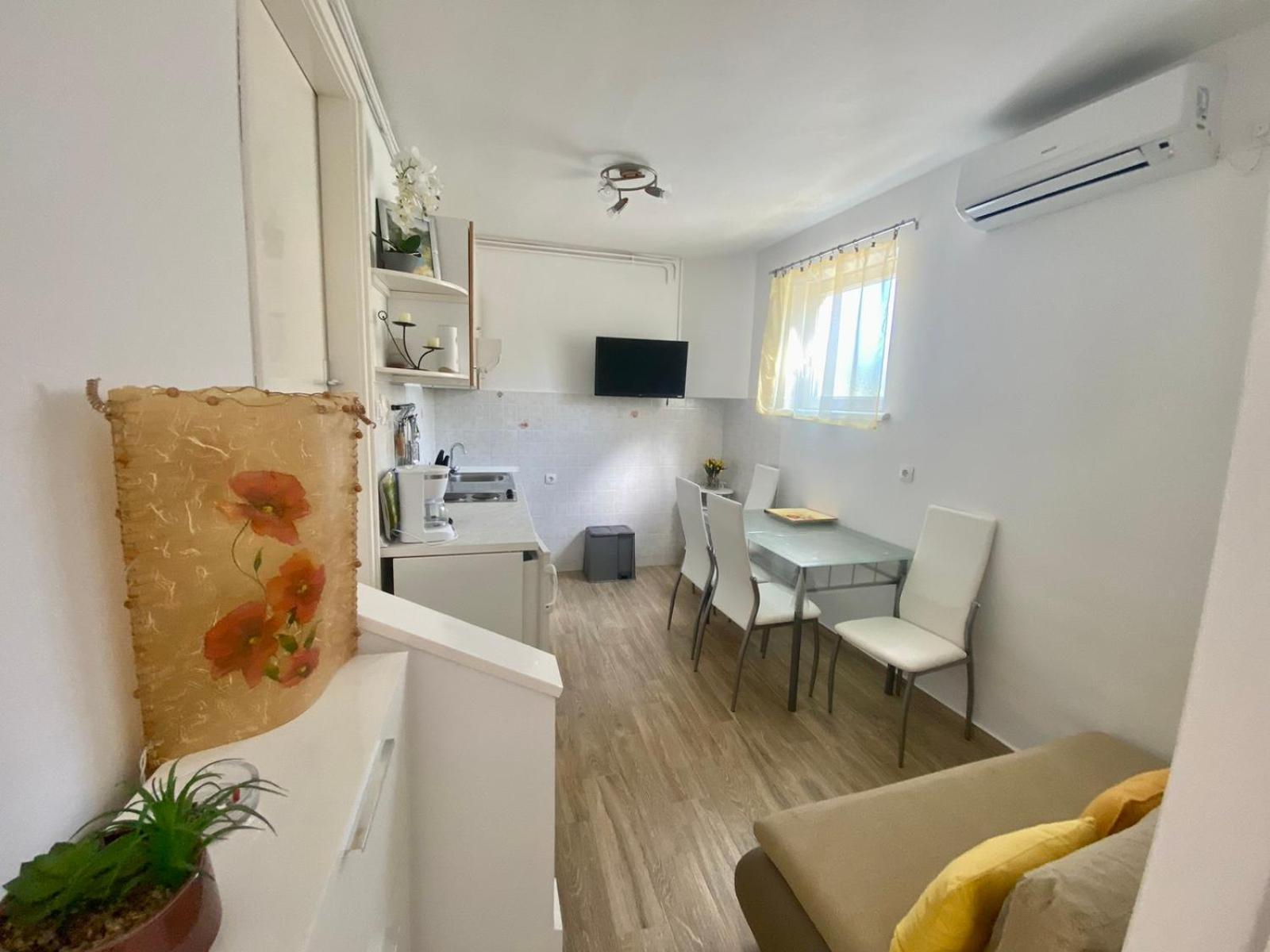 Apartmani Franciska Rab Town Buitenkant foto