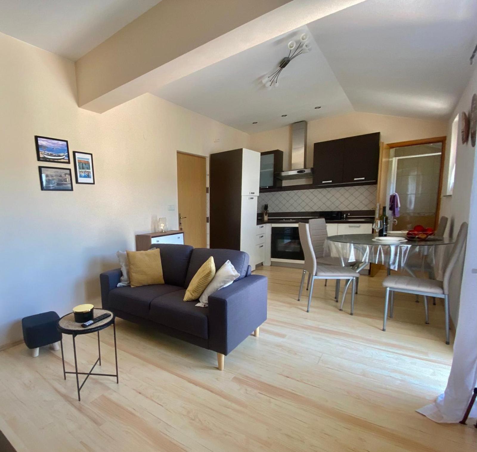 Apartmani Franciska Rab Town Buitenkant foto