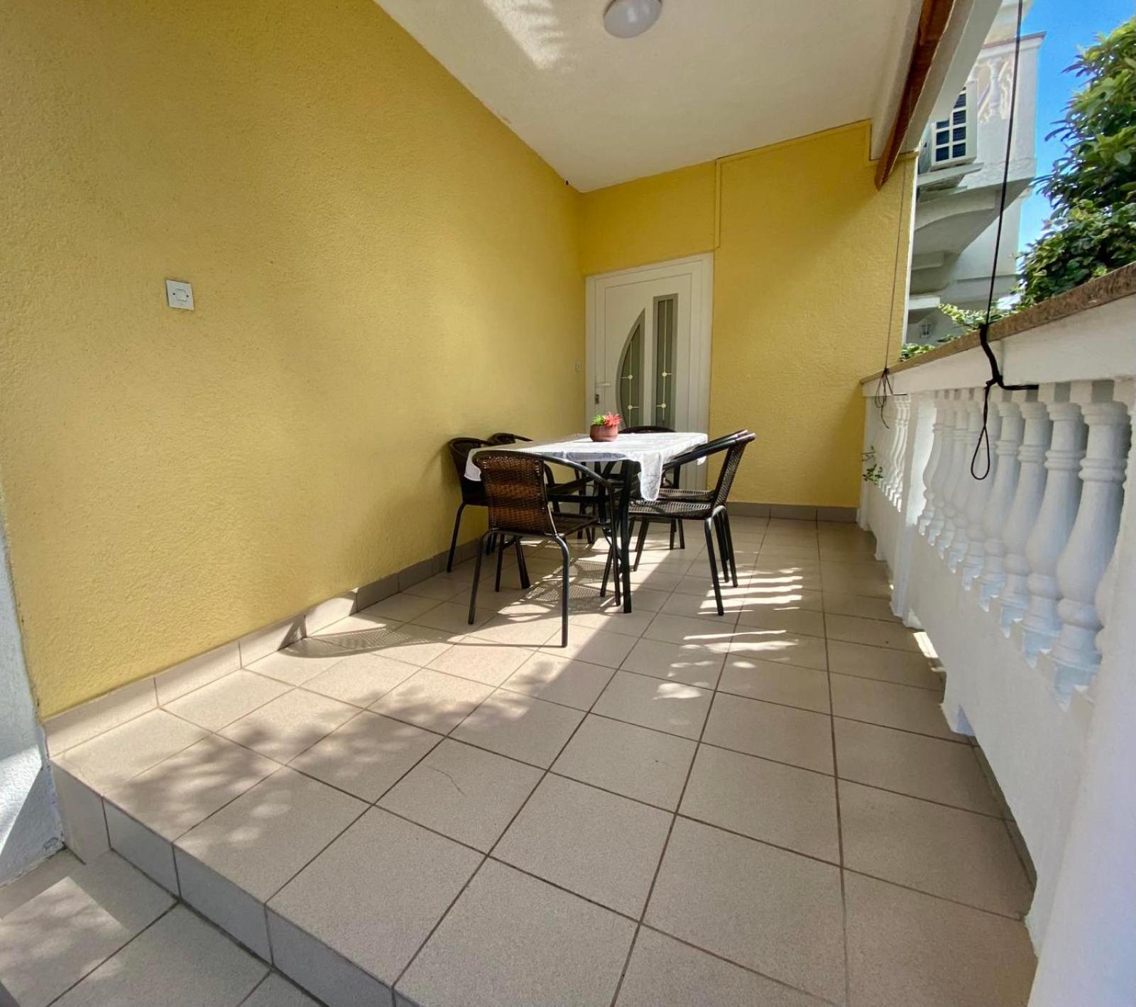 Apartmani Franciska Rab Town Buitenkant foto