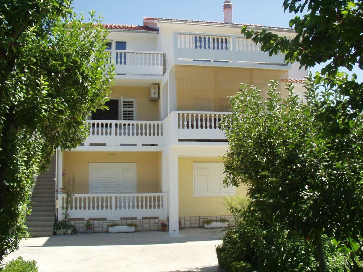 Apartmani Franciska Rab Town Buitenkant foto