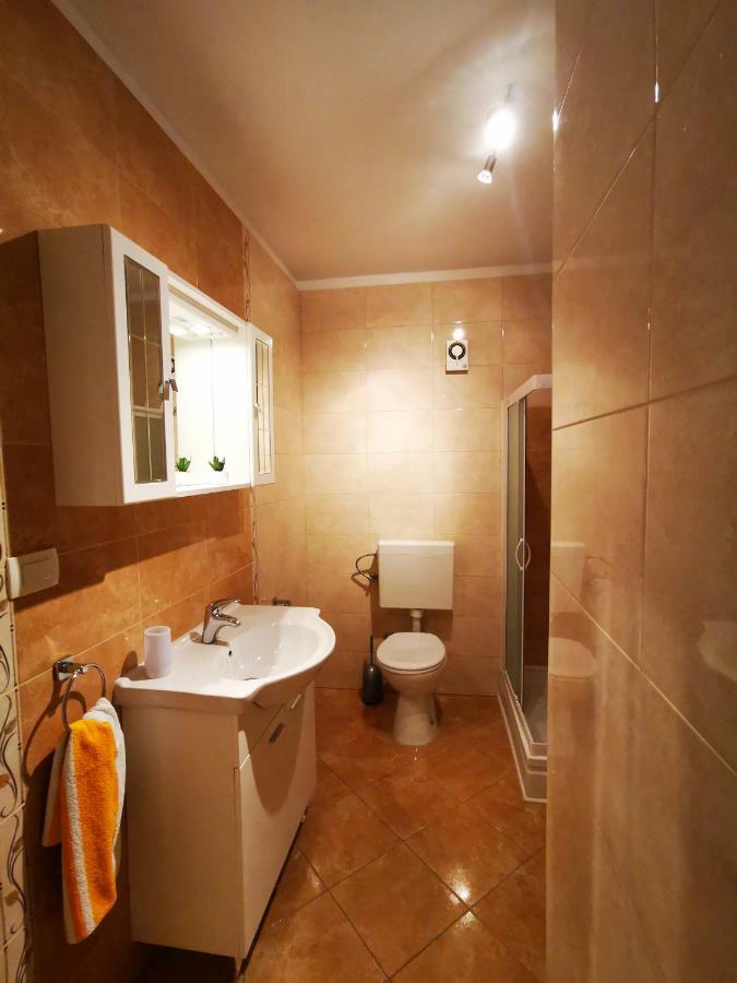 Apartmani Franciska Rab Town Buitenkant foto