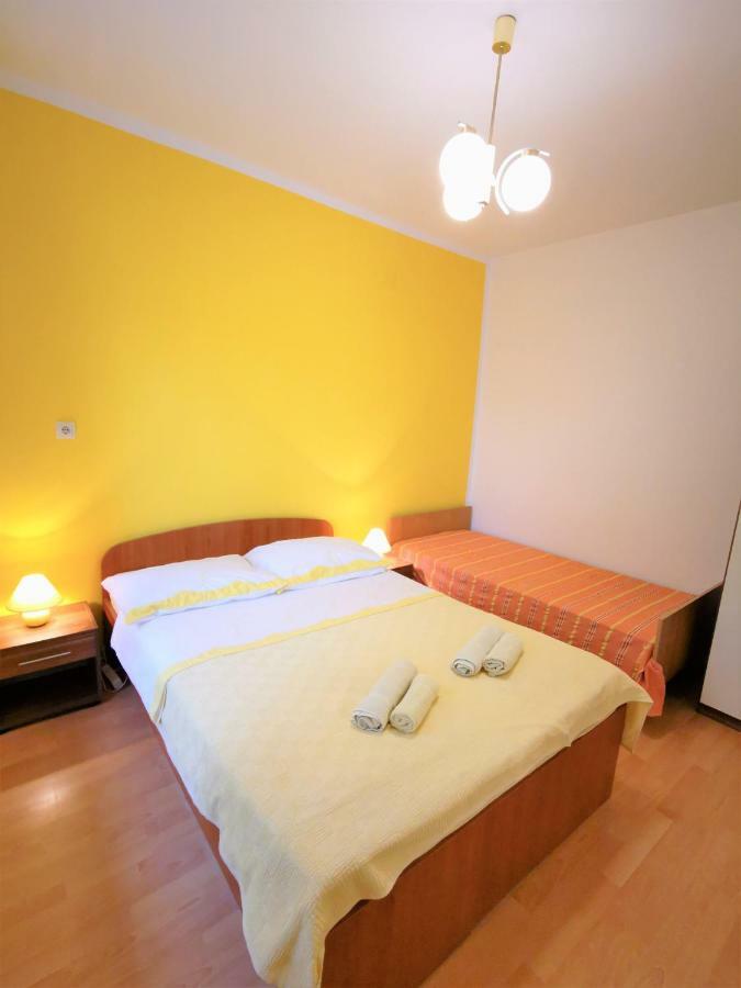 Apartmani Franciska Rab Town Buitenkant foto