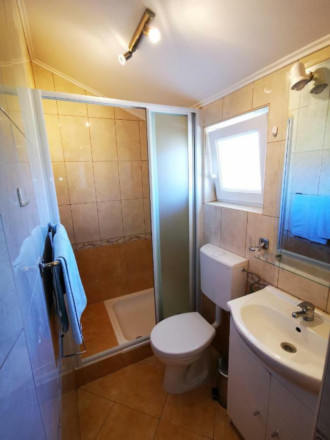 Apartmani Franciska Rab Town Buitenkant foto