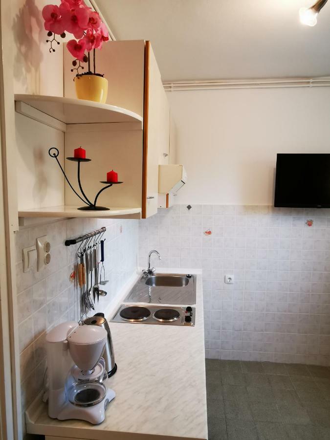 Apartmani Franciska Rab Town Buitenkant foto