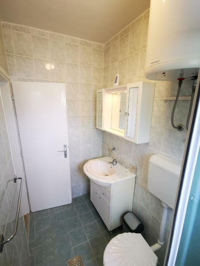 Apartmani Franciska Rab Town Buitenkant foto