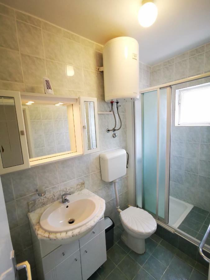 Apartmani Franciska Rab Town Buitenkant foto